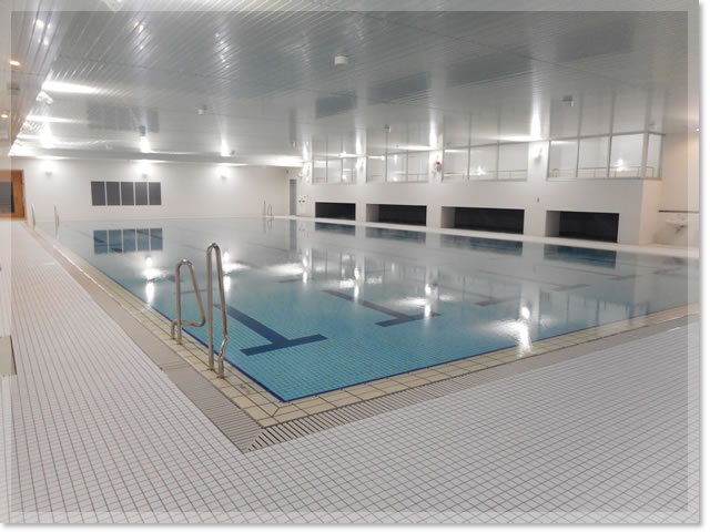 スイミングプール