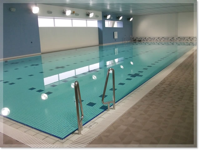 スイミングプール